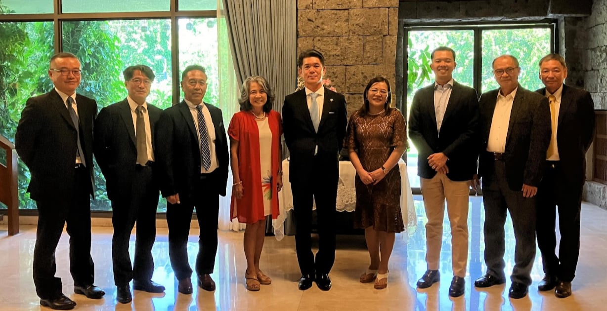 Ambassador Endo meets with Philippine Nikkei-jin Kai officials
